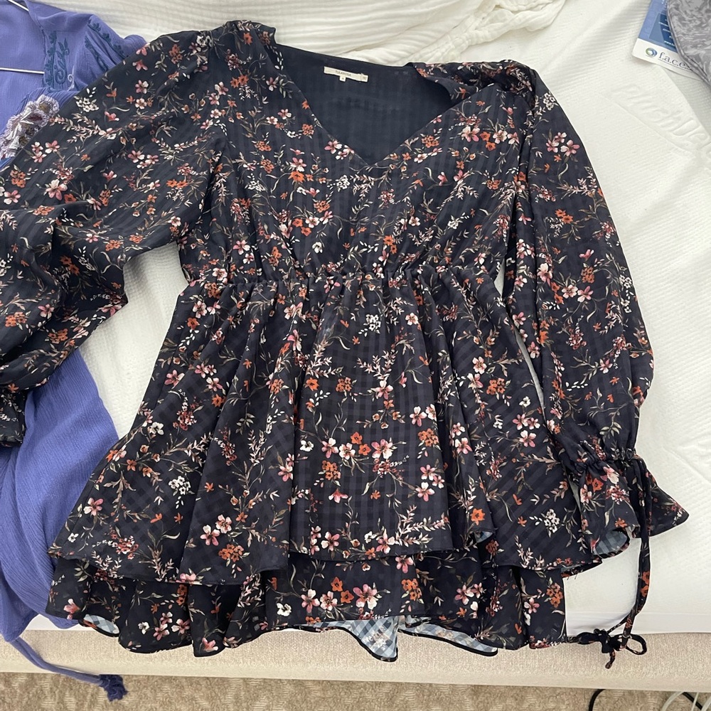 Tularosa x REVOLVE Deedee Dress in Navy Floral - Picture 4 of 5